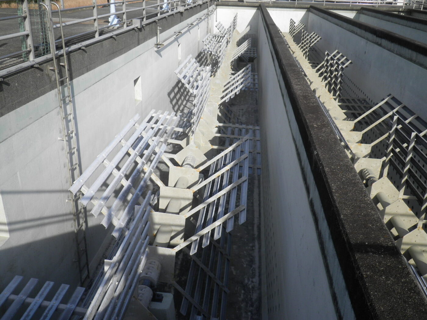 相模原浄水場沈でん池耐震補強工事（その4)